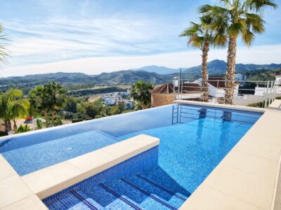 Villa til salg i Los Arqueros-Puerto del Almendro, Benahavís, Málaga (Spanien)