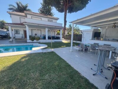 Villa til salg i San Pedro de Alcántara, Marbella, Málaga (Spanien)