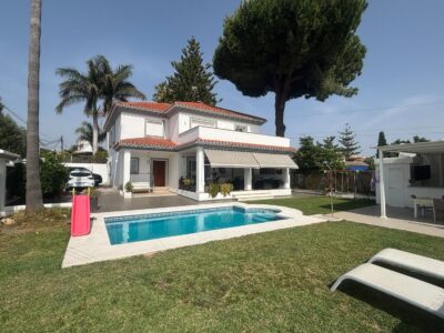 Villa til salg i San Pedro de Alcántara, Marbella, Málaga (Spanien)