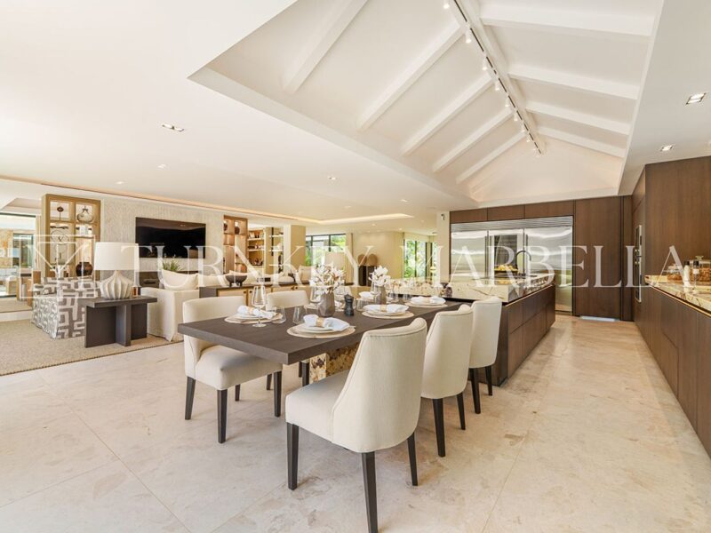 Villa til salg i Nueva Andalusien, Marbella, Málaga (Spanien)