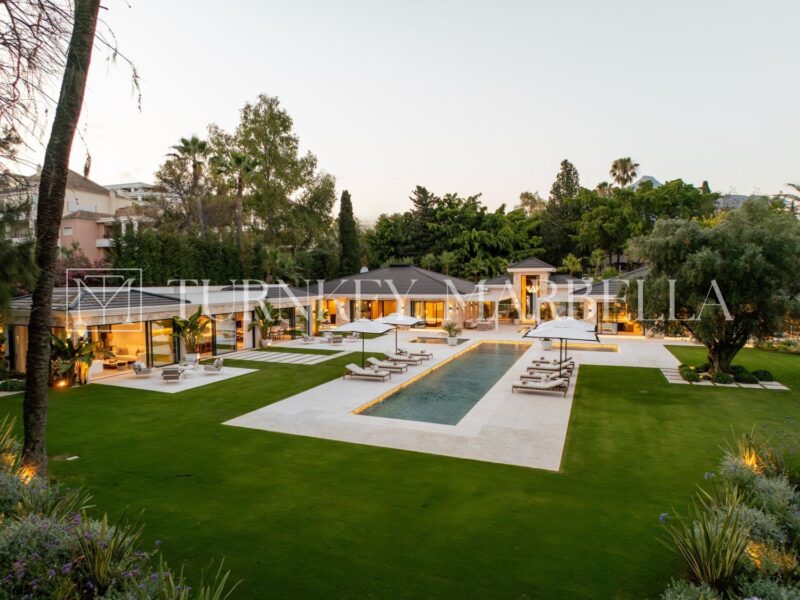 Villa til salg i Nueva Andalusien, Marbella, Málaga (Spanien)