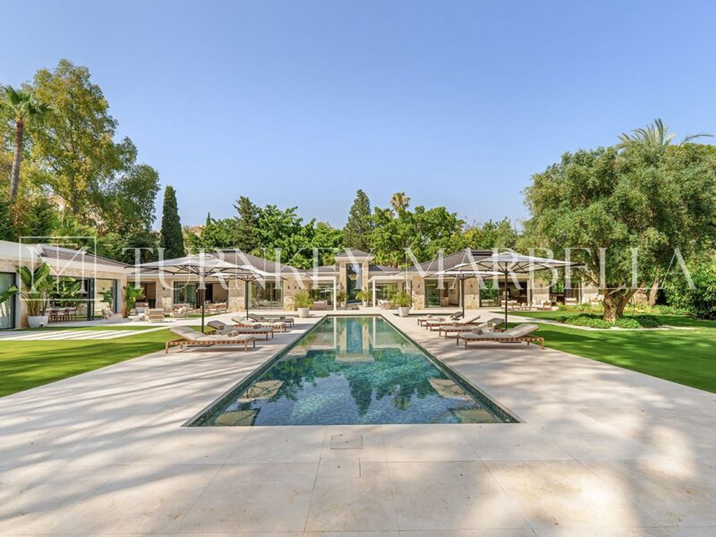 Villa til salg i Nueva Andalusien, Marbella, Málaga (Spanien)